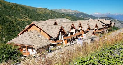 1BR Sleeps 6 | Mountain Escape in Valmeinier!