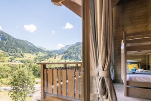 4 bedrooms, iron/ironing board, travel crib, free WiFi - Praz-sur-Arly | Sleeps 12 | Recreational Paradise (Praz-sur-Arly)