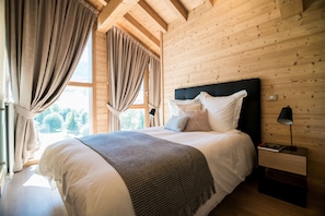 4 habitaciones, tabla de planchar con plancha y cuna de viaje 