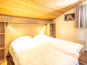 2 bedrooms, free WiFi - Valmorel | 2BR for 10 + Ski-in, Ski-out! (Doucy)