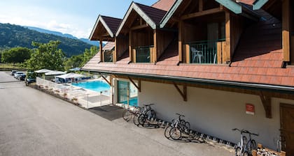 T3 + cabine | 2 Piscines sur place | Sauna