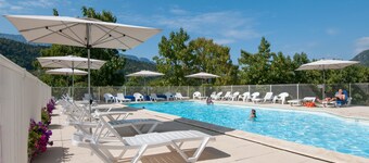 T3 + cabine | 2 Piscines sur place | Sauna