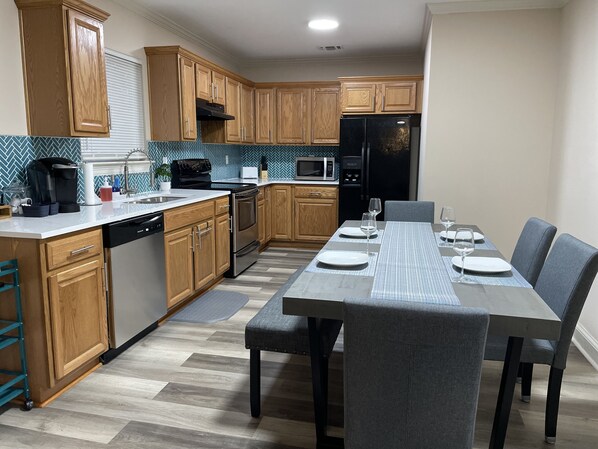 Fridge, microwave, oven, stovetop - Peachy Beach House - Hot Tub, Putting Greens, Arcade, Yard Games, Close to Beach (Gulfport)