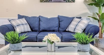 Premier League Pad - with Free Parking, Heat & AC