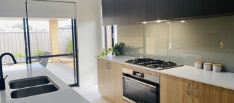 New 5 Bedroom Home 1km from the Beautiful Busselton Beaches 
