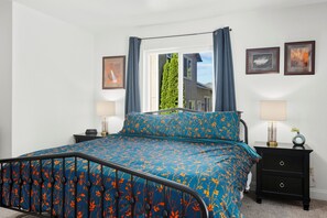 3 Schlafzimmer, Schreibtisch, Bügeleisen/Bügelbrett, Reisekinderbett