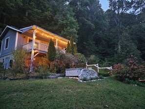 Exterior - Gorgeous, cozy, private retreat - Hot tub, views, CLOSE TO EVERYTHING. 43 acres! (Banner Elk)