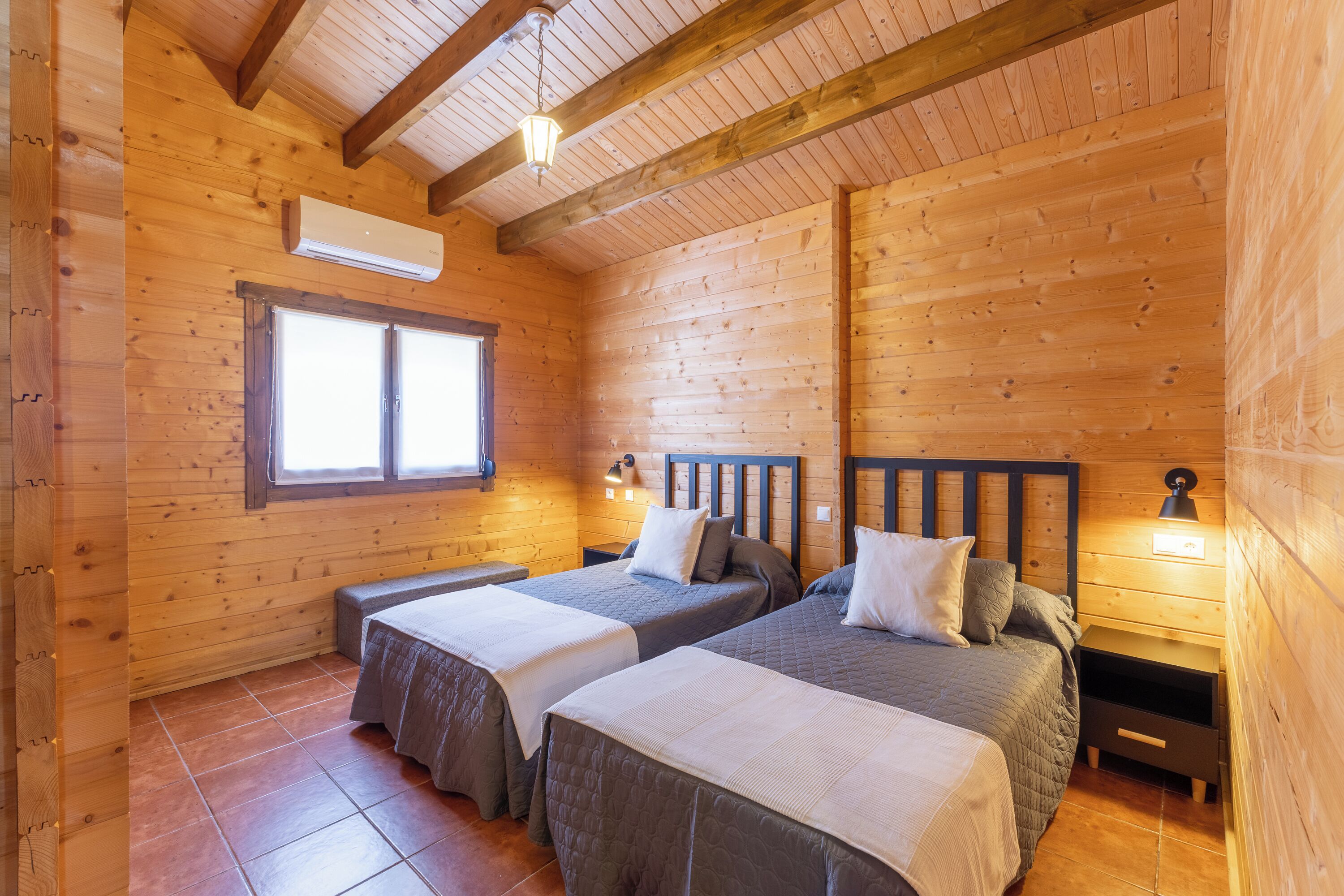 3 chambres, fer et planche à repasser, Wi-Fi gratuit, draps fournis