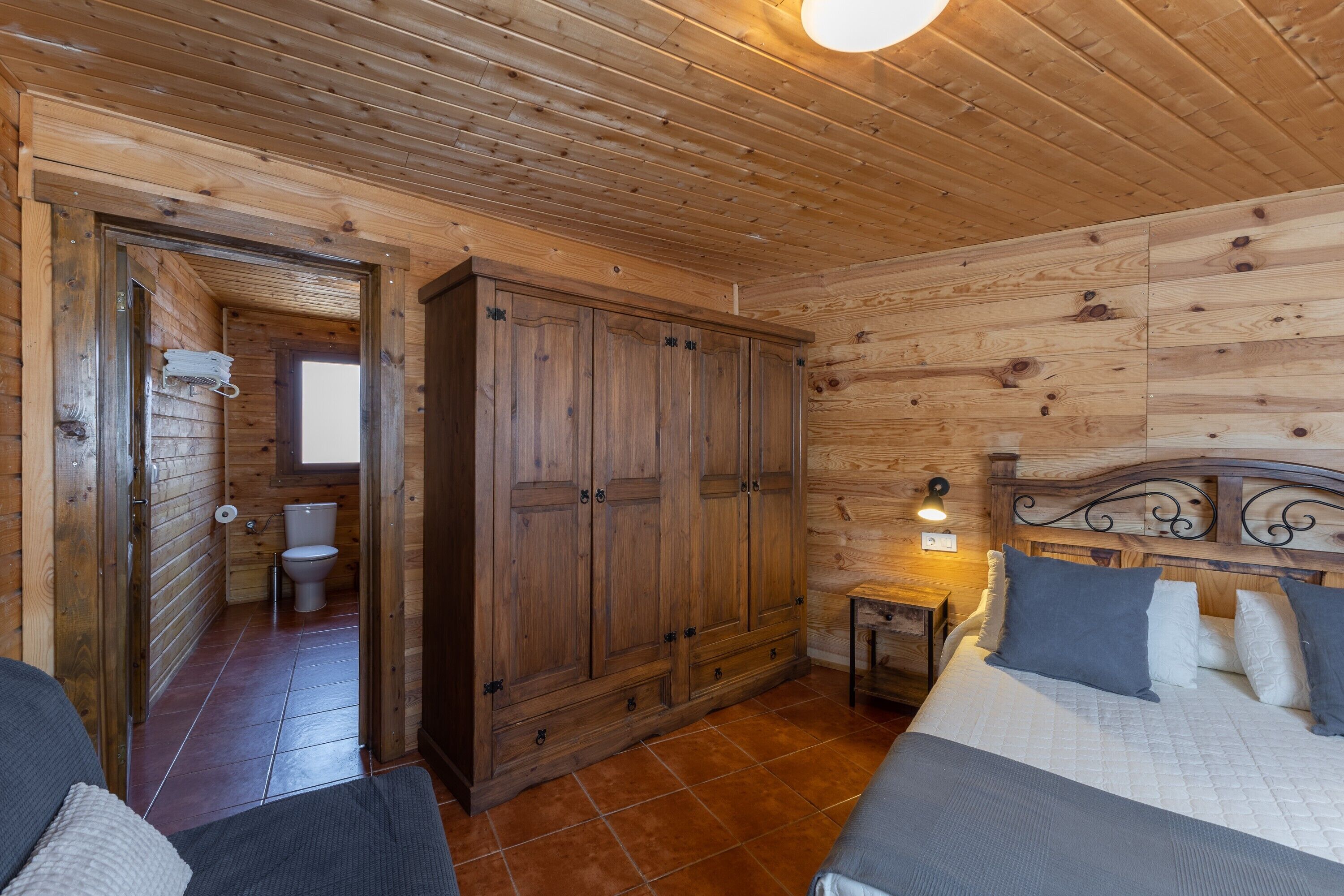 3 chambres, fer et planche à repasser, Wi-Fi gratuit, draps fournis