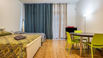 2 室のベッドルーム、WiFi (無料)、ベッドシーツ