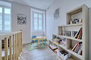 Interior - Holiday Apartment "À Luchon" near the Slopes with Balcony and Wi-Fi (Bagnères-de-Luchon)
