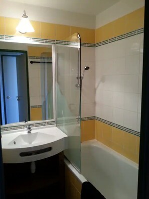Shower, free toiletries, hair dryer - Apartment 'Tilia - Avoriaz' with Mountain View and Balcony (Avoriaz)