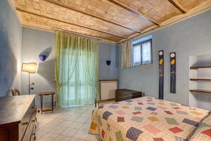 2 bedrooms, iron/ironing board, free WiFi, bed sheets - Farmhouse "Il Grappolo E La Rosa - Sagrantino" with Shared Pool, Private Terrace & Wi-Fi (Montefalco)