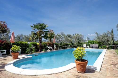 Farmhouse "Il Grappolo E La Rosa - Sagrantino" with Shared Pool, Private Terrace & Wi-Fi