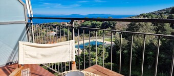 Apartment 'Mono Le Lecce 53 Iris' with Shared Pool, Balcony and Air Conditioning