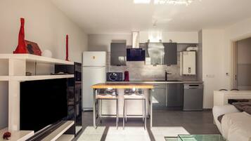 冰箱、微波炉、烤箱、炉灶