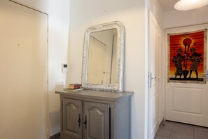 Interior - Apartment 'L Évasion' with Private Terrace and Wi-Fi (Marseille)