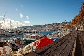 Marina - Apartment 'L Évasion' with Private Terrace and Wi-Fi (Marseille)