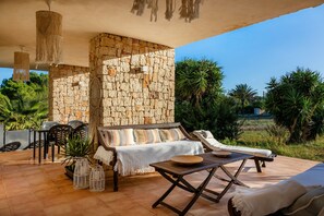 Outdoor dining - Villa 'Salinas De Mallorca' with Private Pool, Wi-Fi and Air Conditioning (Las Salinas)