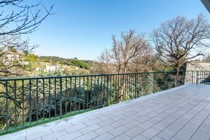 Property grounds - Apartment 'Il Faro' with Private Terrace and Private Garden (Celle Ligure)
