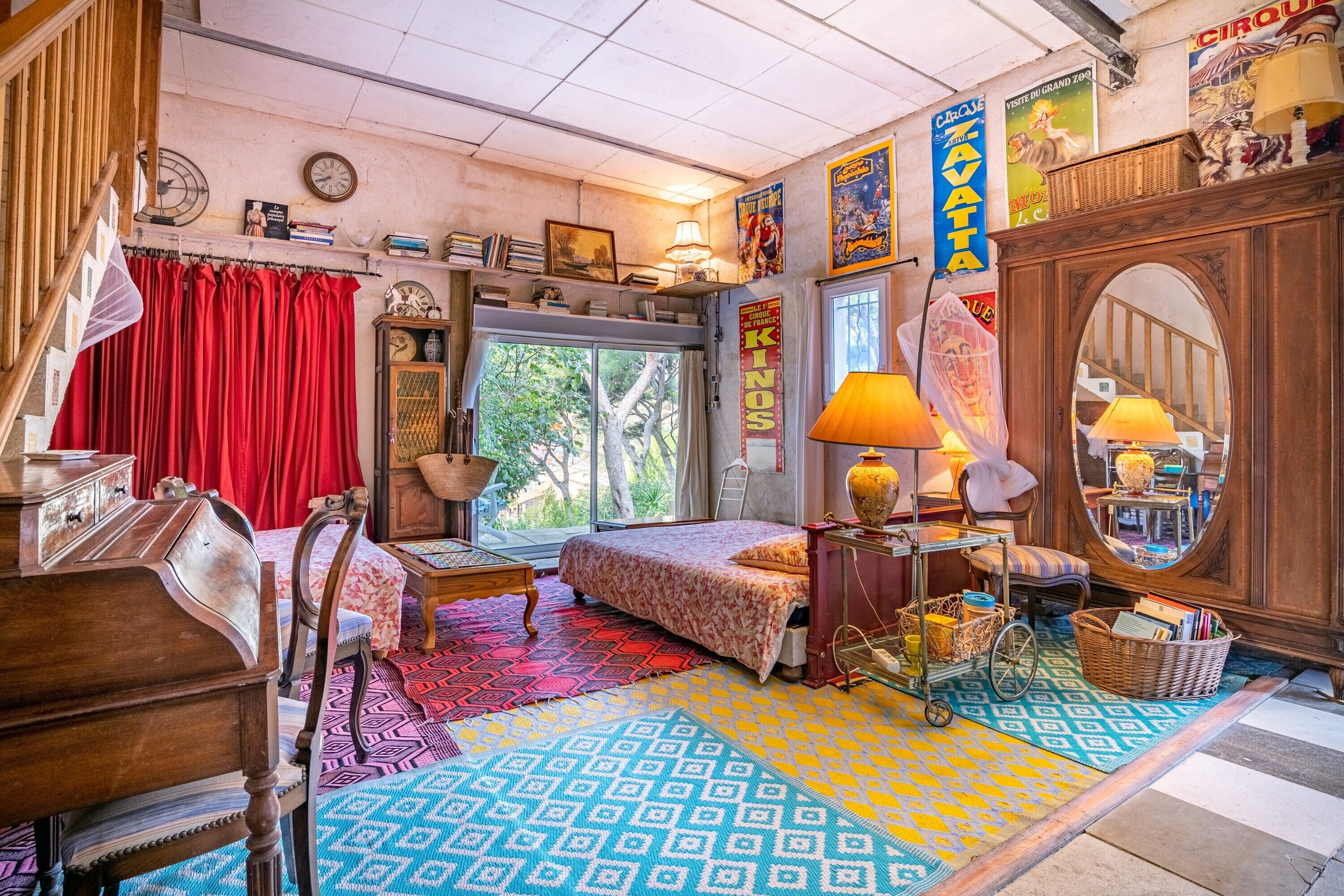 6 bedrooms, desk, iron/ironing board, free WiFi