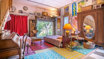 6 bedrooms, desk, iron/ironing board, free WiFi