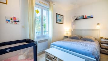 6 quartos, escrivaninha, ferros/tábuas de passar roupa