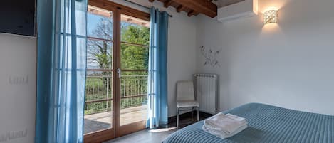 6 bedrooms, iron/ironing board, free WiFi, bed sheets