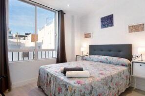 1 habitación, tabla de planchar con plancha, wifi gratis y ropa de cama 