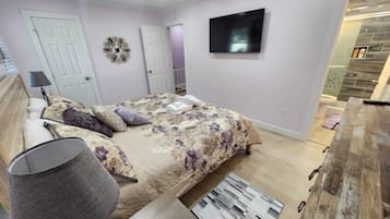 3 bedrooms, desk, iron/ironing board, free WiFi