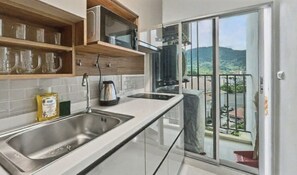 Appartement, 1 chambre, accessible aux personnes à mobilité réduite, balcon | Cuisine privée