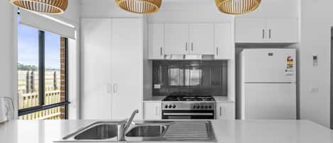 家庭独立别墅 | 私人厨房 | 冰箱、微波炉、烤箱、炉灶