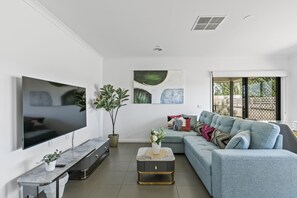 Family House | Living area | 65-inch flat-screen TV with digital channels - Comfort Retreat Officer (Officer)