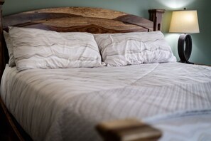 4 bedrooms, desk, iron/ironing board, travel cot