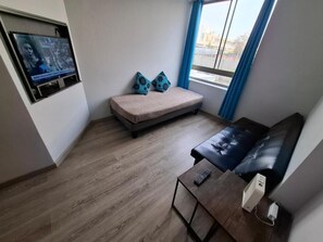 Apartment, 1 Bedroom | Living area | 32-inch Smart TV with cable channels - Loica Host (Santiago)