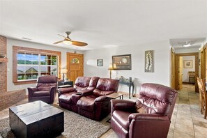 Unclassified image, 2 of 50, button - Great House, Great Vibe. Lake Access/View, Clean, Quiet, Family Pet Friendly. (Sevierville)