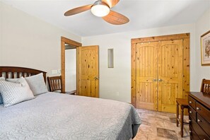 Unclassified image, 5 of 50, button - Great House, Great Vibe. Lake Access/View, Clean, Quiet, Family Pet Friendly. (Sevierville)