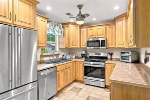 Unclassified image, 5 of 50, button - Great House, Great Vibe. Lake Access/View, Clean, Quiet, Family Pet Friendly. (Sevierville)
