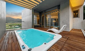 Royal Suite B | Premium bedding, down comforters, individually decorated - Ely Stay Jeongeup (Jeongeup)