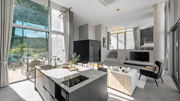 Royal Suite B | Seprai premium, selimut bulu angsa, dan didekorasi berbeda-beda