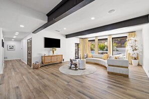 Unclassified image, 5 of 50, button - 'Ridgeview' 6 BR, 3 acres with incredible views! (Palm Desert)