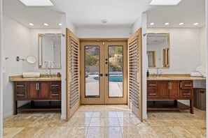 Unclassified image, 5 of 50, button - 'Ridgeview' 6 BR, 3 acres with incredible views! (Palm Desert)