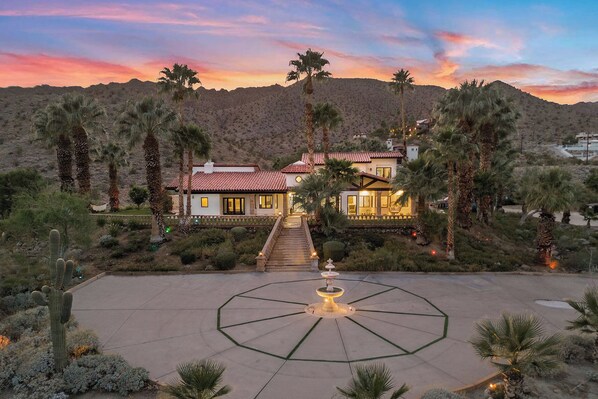 Unclassified image, 1 of 50, button - 'Ridgeview' 6 BR, 3 acres with incredible views! (Palm Desert)