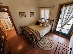 1 slaapkamer, een strijkplank/strijkijzer, wifi, beddengoed