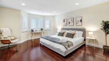 4 bedrooms, desk, iron/ironing board, WiFi