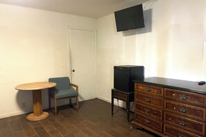 Desk, bed sheets - Oak Motel Modesto CA (Modesto)
