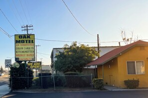 Front of property - Oak Motel Modesto CA (Modesto)