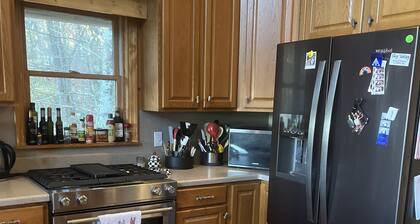 GORGEOUS VIEW, private! Bring your friends; pool, pickleball/tennis; FIREPIT