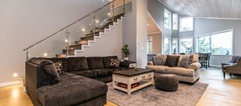 Sooke Waterfront Retreat – Hot Tub & Dock Access