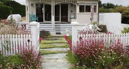 Delightful home away from home...comfortable, warm and beautiful gardens.